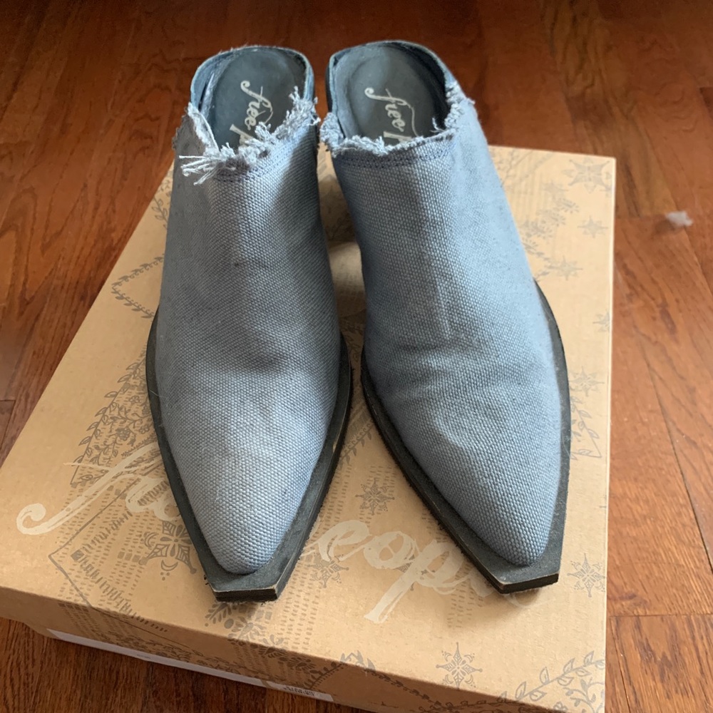 NWOT Free People Cute Blue Mules Size 8 Clogs Slip-on - Picture 3 of 4
